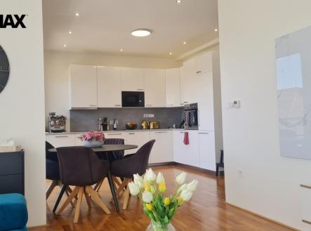 Pronájem bytu, 3+kk, 82 m²
