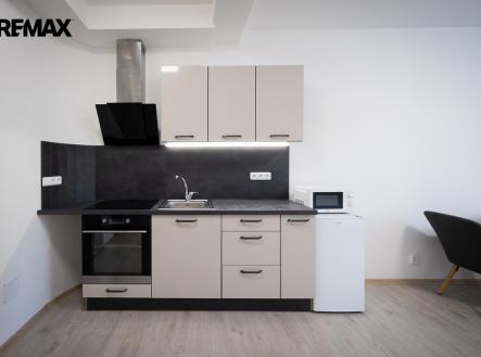 Pronájem bytu, 1+kk, 27 m²