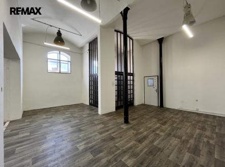 Pronájem obchodní prostory, 150 m²