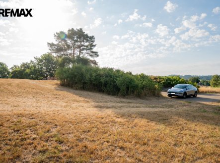 Pozemek 11 767 m² Úročnice, okres Benešov – investiční příležitost na okraji obce