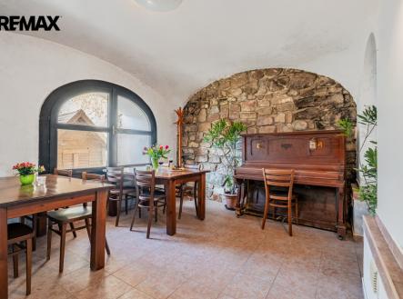 Prodej hotel, 951 m²