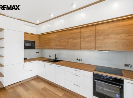 Pronájem bytu, 3+kk, 16 475 m²
