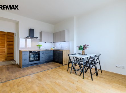 Pronájem bytu 2+kk s balkonem, 55 m² – Praha 3 – Vinohrady