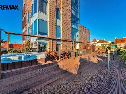 Pronájem bytu 2+kk 59 m² s výjimečnou terasou 90 m² Korunní, Praha - Vinohrady