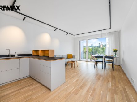 Nadstandardně vybavený byt 3+kk, 95 m² + balkon 7,1 m², sklep a podzemní parkovací stání – Praha 4