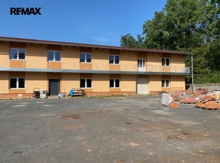 Pronájem obchodní prostory, 744 m²