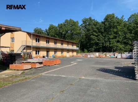 Pronájem obchodní prostory, 744 m²