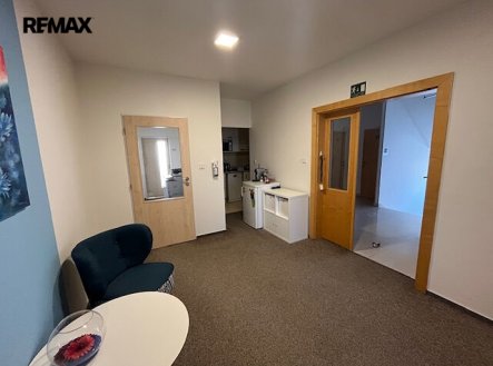 Pronájem kanceláře, 74 m²