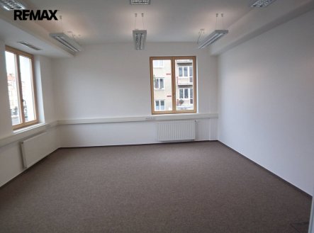 Pronájem kanceláře, 74 m²