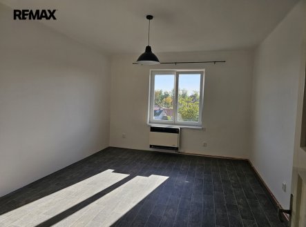 Pronájem bytu, 1+kk, 32 m²