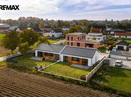 Pronájem moderního rodinného domu 4+kk se zahradou a 2 parkovacími stáními, Křenek
