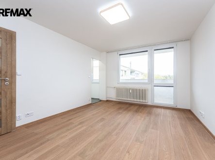 Pronájem bytu o dispozici 1+kk v ulici Na Růžovém poli, Kladno - Kročehlavy