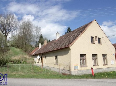 Prostorný dům 3+1, 119 m2, ve městě Strmilov u J.Hradce, poz. 1575 m2