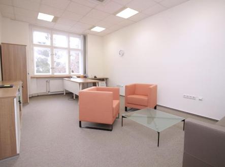 Pronájem kanceláře, 213 m²