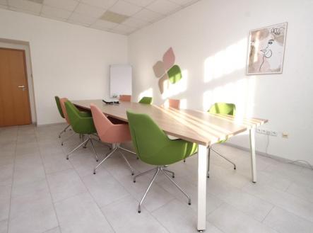 Pronájem kanceláře, 213 m²