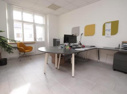 Pronájem kanceláře, 213 m²