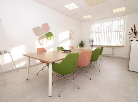 Pronájem kanceláře, 213 m²