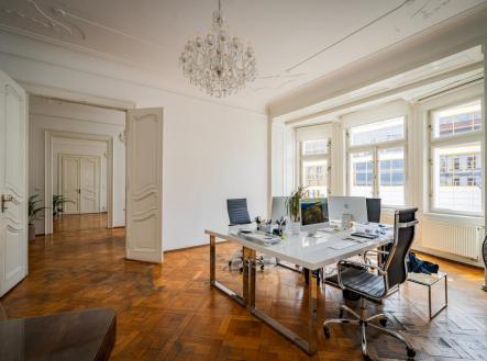 Pronájem kanceláře, 197 m²