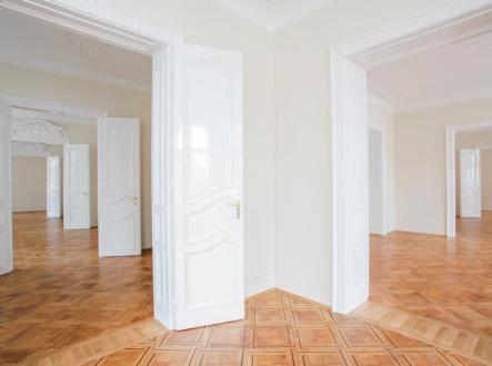 Pronájem kanceláře, 319 m²