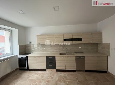 Pronájem - dům/vila, 204 m²