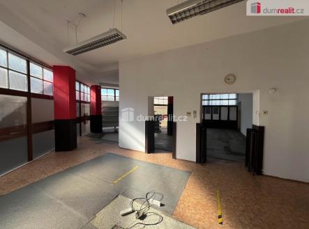 Pronájem - obchodní prostor, 196 m²