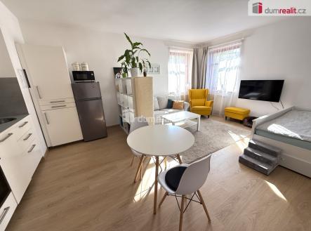 Pronájem bytu, 1+kk, 38 m²