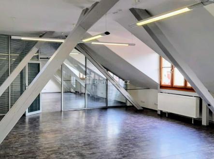 Pronájem kanceláře, 120 m²