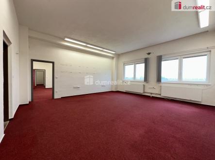 Pronájem - kanceláře, 200 m²