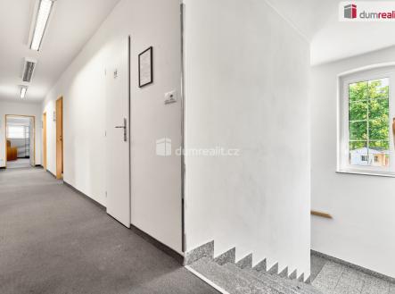 Pronájem kanceláře, 206 m²