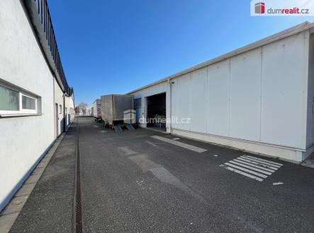 Pronájem - obchodní prostor, 822 m²