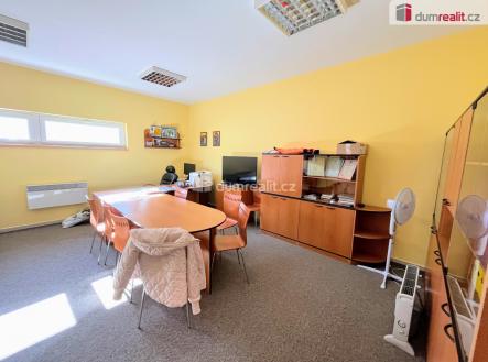 Pronájem - obchodní prostor, 822 m²