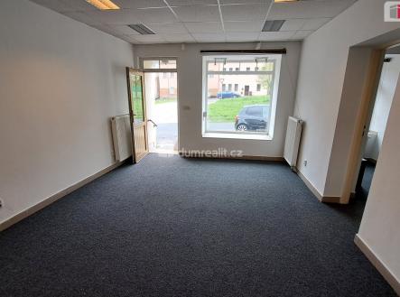 Pronájem obchodní prostory, 150 m² obrázek