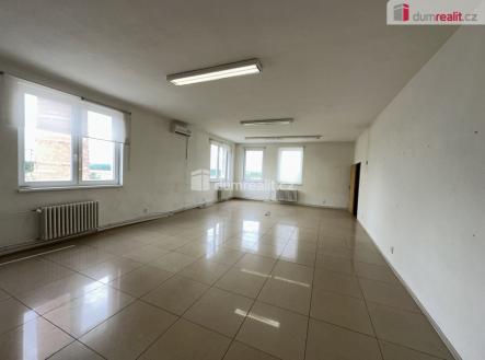 Pronájem obchodní prostor, 450 m²