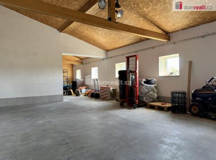 Prodej komerčního objektu, administrativní budova, 840 m²