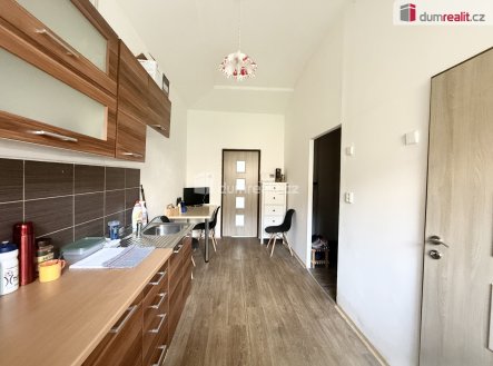 Útulný zrekonstruovaný byt 1+1 se zahradou a skvělou dostupností do Teplic