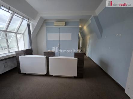 Pronájem kanceláře, 141 m²