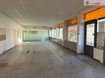 Pronájem komerčního objektu, obchodní centrum, 324 m²