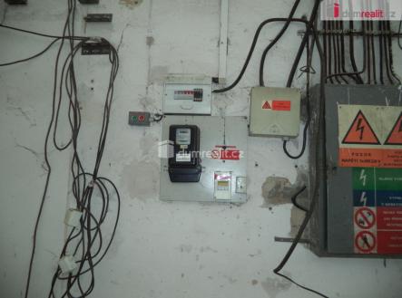 Pronájem skladovací prostor, 704 m²