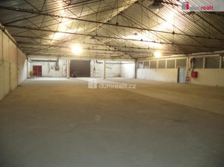 Pronájem výrobní prostor, 704 m²