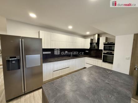 Pronájem bytu, 4+kk, 202 m²