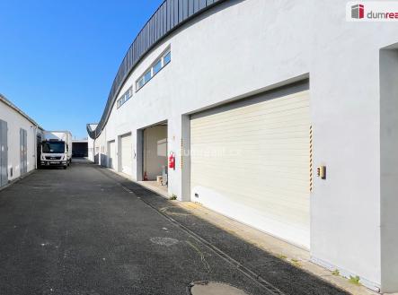 Pronájem obchodní prostor, 342 m²