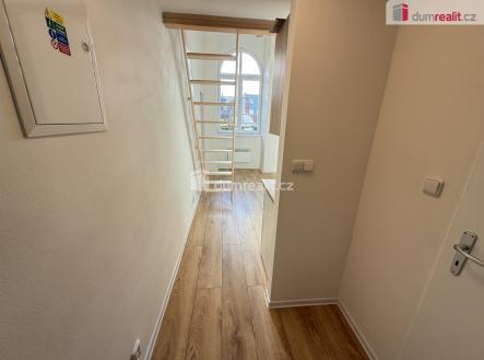 Pronájem bytu, 1+kk, 35 m²