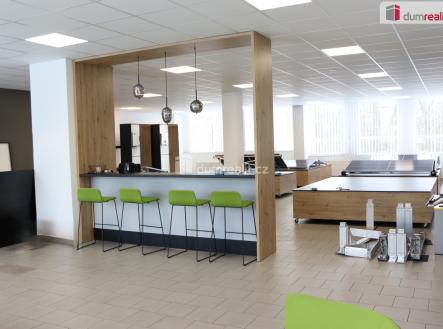 Pronájem komerčního objektu, administrativní budova, 488 m²