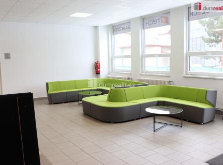 Pronájem komerčního objektu, administrativní budova, 488 m²