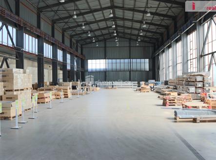 Pronájem komerčního objektu, administrativní budova, 1 733 m²