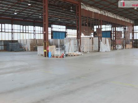 Pronájem komerčního objektu, administrativní budova, 3 276 m²