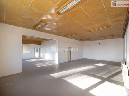 Pronájem komerčního objektu, průmyslový areál, 1 895 m²