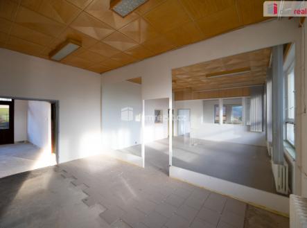 Pronájem komerčního objektu, průmyslový areál, 1 895 m²