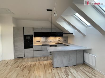 Pronájem bytu, 3+kk, 82 m²