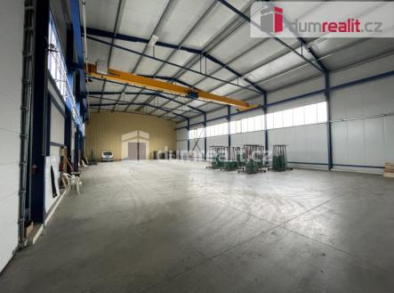 Pronájem komerčního objektu, průmyslový areál, 677 m²